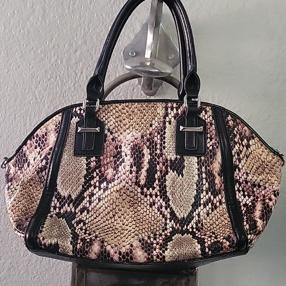 Simply Vera Handbag - Picture 2 of 7